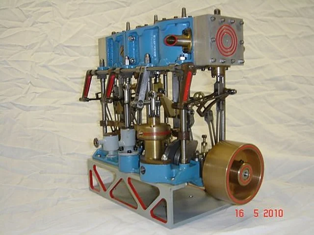 Model Of Compound Steam Engine – Polylab